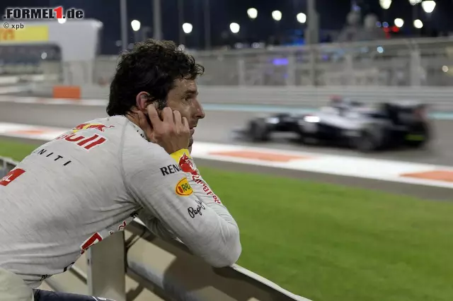 Foto zur News: Später erwischt es unter anderem auch Mark Webber, der mit Romain Grosjean (Lotus) und Sergio Perez (Sauber) aneinandergerät. Von all dem profitieren kann sein Red-Bull-Kollege Sebastian Vettel, der von ganz hinten starten muss und auch durch zahlreiche Safety-Car-Phasen bis auf Rang drei vorfahren kann, und im WM-Kampf gegen Fernando Alonso, der Zweiter wird, Schadensbegrenzung betreibt.