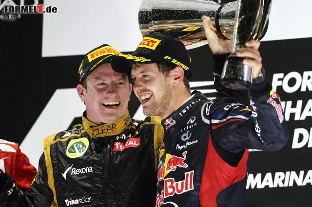 Foto zur News: Den größten Eindruck hinterlässt allerdings an diesem Tag Kimi Räikkönen - nicht nur weil er sein erstes Rennen seit seinem Comeback gewinnt. Auf dem Weg zum Sieg wird er am Funk immer wieder von seinem Renningenieur genervt, was der "Iceman" auf seine Art kommentiert: "Leave me alone" und "I know what I'm doing" sind seitdem Kult! Doch am Ende kann der Finne trotzdem strahlen.