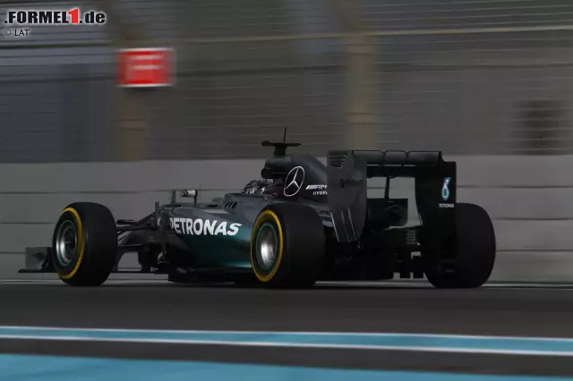Foto zur News: 2014 steht alles im Zeichen von "Abu Double" - den doppelten Punkten. Durch die neue Regel (die anschließend direkt wieder abgeschafft wird) hat Nico Rosberg noch realistische Chancen auf den WM-Titel. Doch ausgerechnet beim großen Finale hat sein Silberpfeil mit technischen Problemen zu kämpfen.
