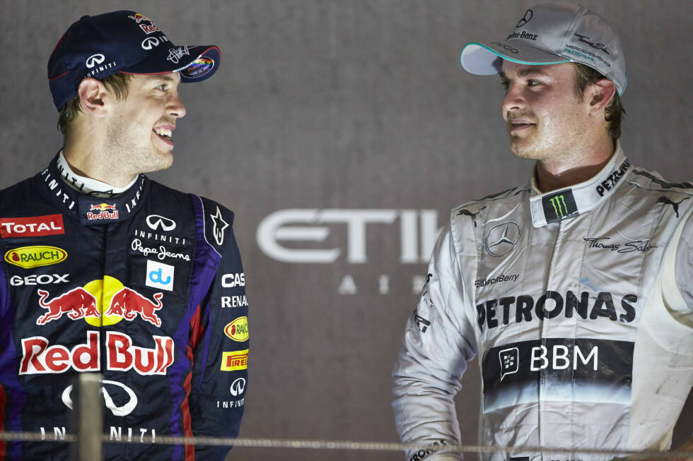 Foto zur News: An der Spitze gewinnt derweil wie üblich Sebastian Vettel. Erneut steht er bereits als Weltmeister fest und feiert seinen dritten Sieg in fünf Jahren Abu Dhabi. Hinter Mark Webber darf auch Nico Rosberg mit auf das Podest, der Mercedes Rang drei schenkt.