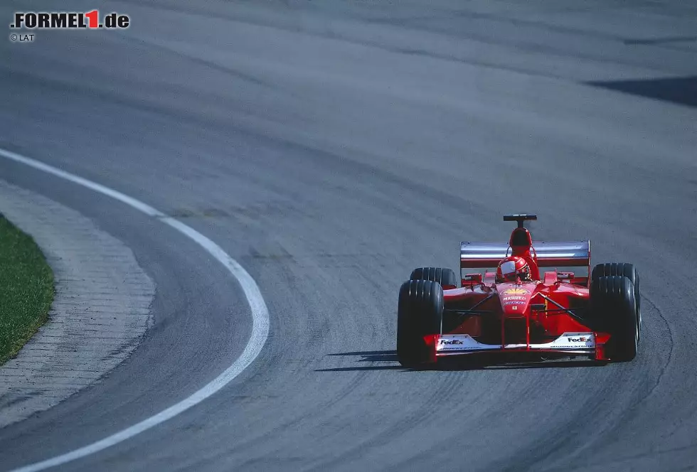 Das Comeback des US-Grand-Prix steigt am 24. September 2000 auf dem Indianapolis Motor Speedway. Michael Schumacher (Ferrari) gewinnt den ersten Formel-1-Auftritt am Brickyard. WM-Rivale Mika Häkkinen (McLaren-Mercedes) erleidet einen der bittersten Motorschäden seiner Karriere. Foto zur News: Das Comeback des US-Grand-Prix steigt am 24. September 2000 auf dem Indianapolis Motor Speedway. Michael Schumacher (Ferrari) gewinnt den ersten Formel-1-Auftritt am Brickyard. WM-Rivale Mika Häkkinen (McLaren-Mercedes) erleidet einen der bittersten Motorschäden seiner Karriere.