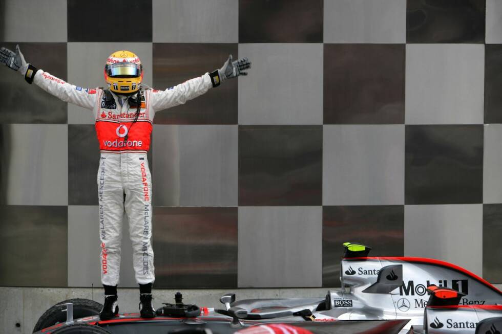 Foto zur News: Montoyas Nachfolger bei McLaren ist in der Formel-1-Saison 2007 Lewis Hamilton. Beim Grand Prix von Kanada in Montreal fährt der Brite zu seinem ersten Sieg. Nur eine Woche später, am 17. Juni, gewinnt Hamilton auch den Grand Prix der USA in Indianapolis und lässt sich entsprechend feiern. Im selben Rennen ...