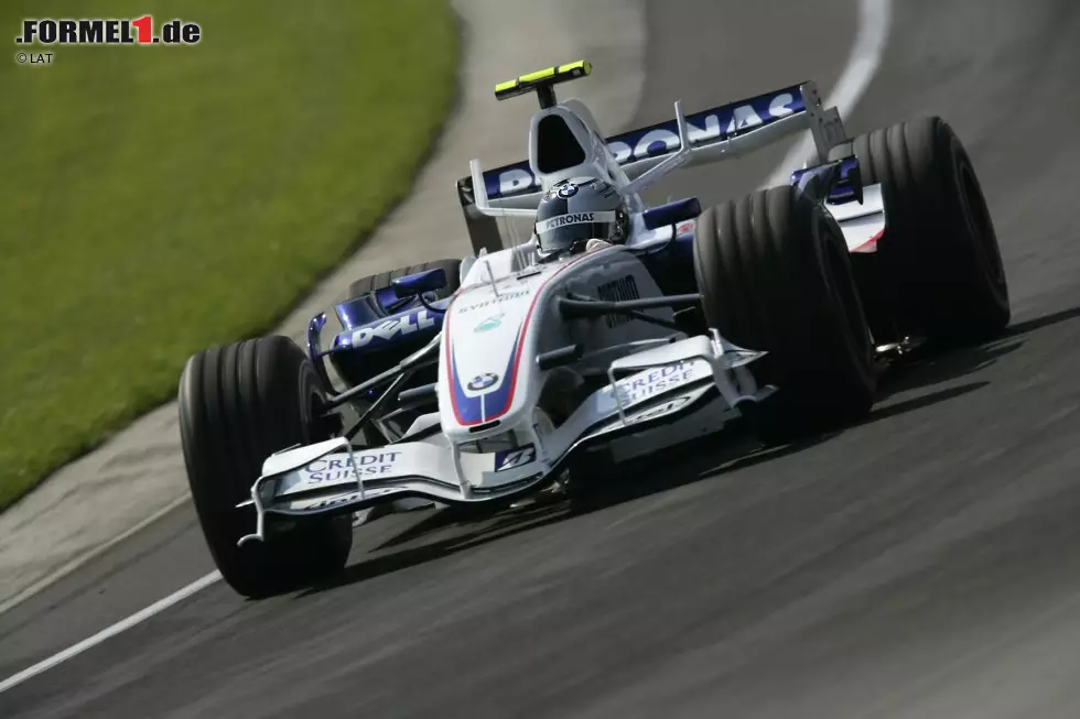 ... gibt Sebastian Vettel am Steuer eines BMW-Sauber sein Grand-Prix-Debüt. Dieses beendet der 19-jährige Deutsche direkt auf Platz acht und damit in den Punkterängen. Was für Vettel der Beginn einer großen Karriere ist, markiert für Indianapolis das Ende der Formel-1-Ära. Ab 2008 gastiert die Königsklasse nicht mehr im Mekka des US-Motorsports. Foto zur News: ... gibt Sebastian Vettel am Steuer eines BMW-Sauber sein Grand-Prix-Debüt. Dieses beendet der 19-jährige Deutsche direkt auf Platz acht und damit in den Punkterängen. Was für Vettel der Beginn einer großen Karriere ist, markiert für Indianapolis das Ende der Formel-1-Ära. Ab 2008 gastiert die Königsklasse nicht mehr im Mekka des US-Motorsports.