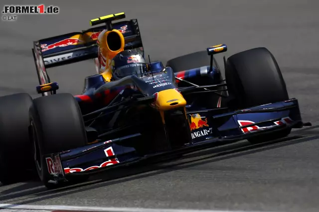 Foto zur News: 2009: Red Bull RB5 ("Kate's Dirty Sister") - "Mein erster Red Bull. Damals konnte man nicht erwarten, dass das Auto so gut ist. Das hat uns alle positiv überrascht", sagt Vettel gegenüber 'Auto Bild motorsport'. "Die Reglements-Unklarheit, was Diffusor und was doppelter Diffusor ist, war für uns von Nachteil. Sonst hätten die wir WM mit Sicherheit gewinnen können. Der erste Sieg in China oder das Wochenende in Silverstone, an dem wir in jeder Sitzung vorne waren, war das perfekteste Wochenende, das ich hatte."