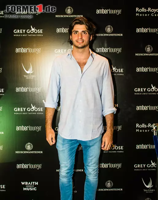 Ebenfalls mitgefeiert in der Amber Lounge Abu Dhabi hat Toro-Rosso-Junior Carlos Sainz, der sich offenbar... Foto zur News: Ebenfalls mitgefeiert in der Amber Lounge Abu Dhabi hat Toro-Rosso-Junior Carlos Sainz, der sich offenbar...