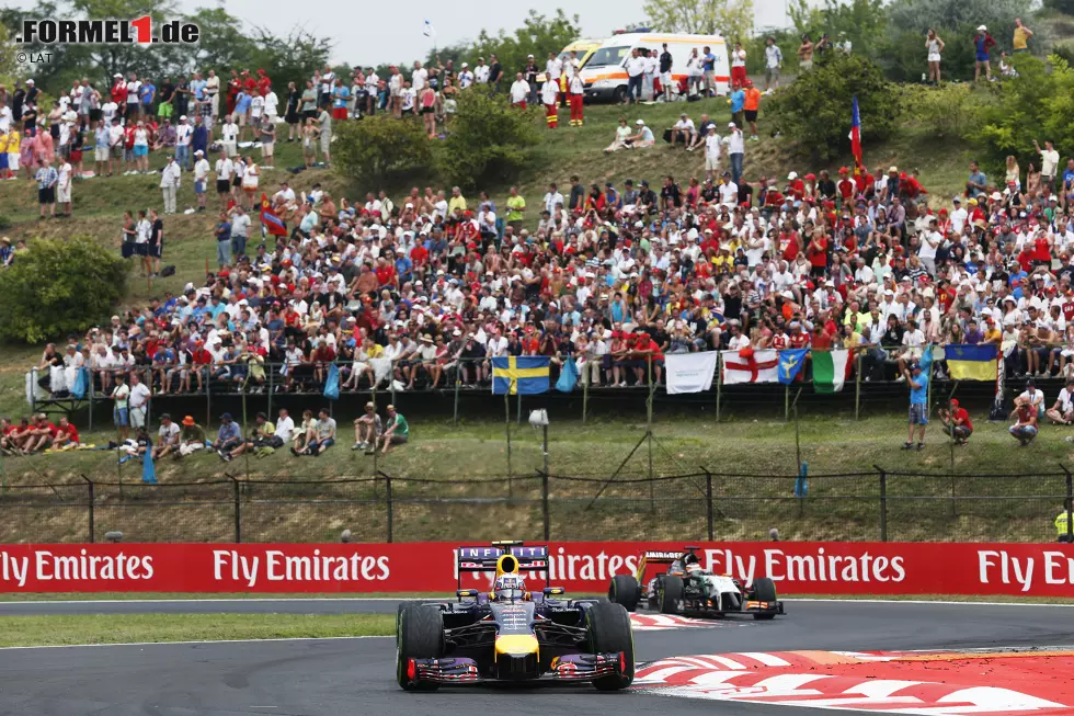 Foto zur News: Daniel Ricciardo (Red Bull, Vorjahressieger): &quot;Es ist eine richtig großartige Strecke für eine Qualifikationsrunde. Eine der besten des ganzen Jahres. Es ist eng, kurvenreich, wellig und man muss die Randsteine sehr oft nutzen. Daher: Mit wenig Sprit und neuen Reifen eine Runde direkt am Limit hinzubekommen, macht sehr viel Spaß. Aber aus demselben Grund geht es im Rennen sehr eng zu und es gibt nicht viele Überholmanöver.&quot;