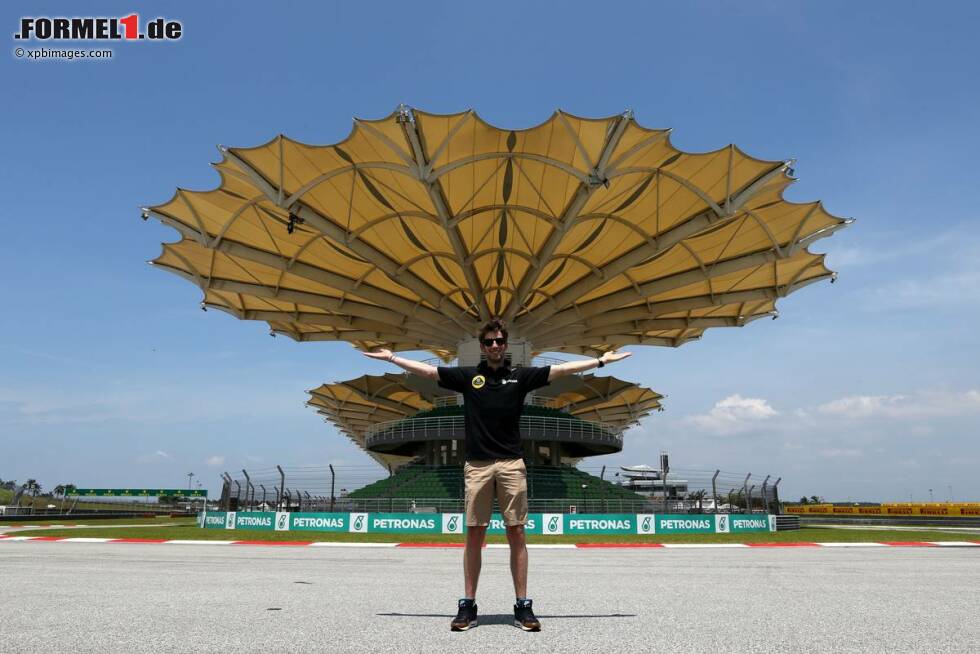 Foto zur News: Romain Grosjean (Lotus): &quot;Die größten Herausforderungen in Malaysia wird die Hitze und die hohe Luftfeuchtigkeit sein - und für gewöhnlich auch der Wolkenbruch um vier Uhr nachmittags. Es ist eine tolle Strecke mit interessanten Kurven, schnellen Geraden und einer Streckenoberfläche, die einem manchmal Rätsel aufgibt.&quot;