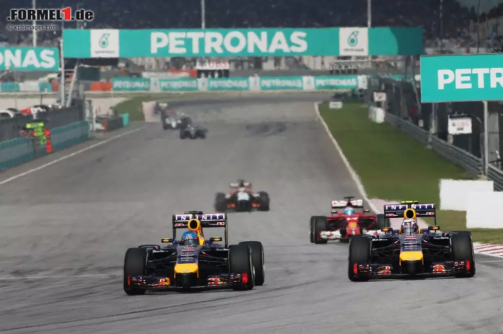 Daniel Ricciardo (Red Bull): "Die zwei üblichen (Überholpunkte; Anm. d. Red.) sind die zwei gegenüberliegenden Geraden, also die Gerade vor Kurve 1 und die letzte Kurve. Das sind die beiden offensichtlichen Stellen. Aber es funktioniert auch am Eingang zur Haarnadel - ich glaube, Kurve neun. Und die ist ziemlich gut!" Foto zur News: Daniel Ricciardo (Red Bull): "Die zwei üblichen (Überholpunkte; Anm. d. Red.) sind die zwei gegenüberliegenden Geraden, also die Gerade vor Kurve 1 und die letzte Kurve. Das sind die beiden offensichtlichen Stellen. Aber es funktioniert auch am Eingang zur Haarnadel - ich glaube, Kurve neun. Und die ist ziemlich gut!"