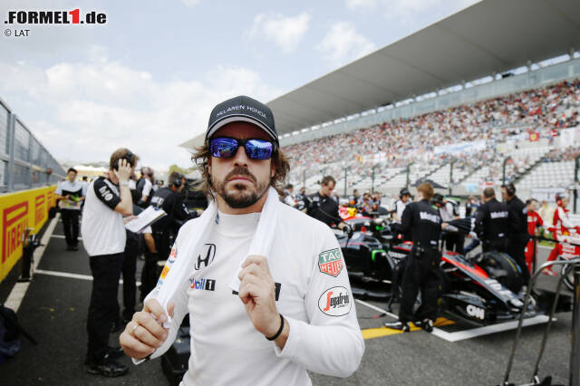 Foto zur News: Zugegeben, Fernando Alonsos Team-Funk-Ausbrüche beim Grand Prix von Japan waren für die McLaren-Honda-Beteiligten bestimmt alles andere als lustig. Für die Zuschauer hatte es aber auch Unterhaltungswert, als der Spanier schimpfte: "Ich werde auf der Geraden wie ein GP2-Auto überholt! Das ist peinlich, sehr peinlich" Es war auch nicht das erste Mal in dieser Saison, dass den TV-Zuschauer Funk-Leckerbissen des zweimaligen Weltmeisters präsentiert wurden. Beim Rennen in Kanada schimpfte er nach der Aufforderung, Sprit zu sparen: "Ich will nicht! Ich hab schon jetzt genug Probleme und wirke wie ein Amateur." Und während des Trainings in Barcelona mochte er dem Team nicht ganz glauben, als dieses ihm mitteilte, es gäbe laut den Daten kein Problem mit dem ERS: "Vielleicht habt ihr einen Virus in eurem Computer, denn hier lädt sich nichts auf." Über die Jahre der öffentlichen Funk-Übertragungen haben sich derweil schon einige Komödianten gezeigt...