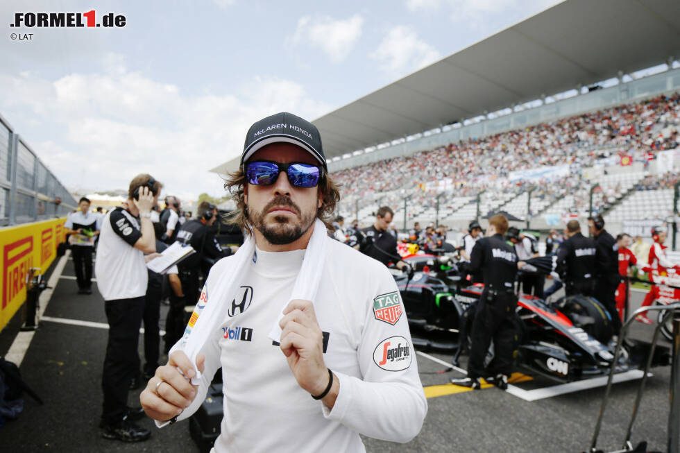 Zugegeben, Fernando Alonsos Team-Funk-Ausbrüche beim Grand Prix von Japan waren für die McLaren-Honda-Beteiligten bestimmt alles andere als lustig. Für die Zuschauer hatte es aber auch Unterhaltungswert, als der Spanier schimpfte: "Ich werde auf der Geraden wie ein GP2-Auto überholt! Das ist peinlich, sehr peinlich" Es war auch nicht das erste Mal in dieser Saison, dass den TV-Zuschauer Funk-Leckerbissen des zweimaligen Weltmeisters präsentiert wurden. Beim Rennen in Kanada schimpfte er nach der Aufforderung, Sprit zu sparen: "Ich will nicht! Ich hab schon jetzt genug Probleme und wirke wie ein Amateur." Und während des Trainings in Barcelona mochte er dem Team nicht ganz glauben, als dieses ihm mitteilte, es gäbe laut den Daten kein Problem mit dem ERS: "Vielleicht habt ihr einen Virus in eurem Computer, denn hier lädt sich nichts auf." Über die Jahre der öffentlichen Funk-Übertragungen haben sich derweil schon einige Komödianten gezeigt... Zugegeben, Fernando Alonsos Team-Funk-Ausbrüche beim Grand Prix von Japan waren für die McLaren-Honda-Beteiligten bestimmt alles andere als lustig. Für die Zuschauer hatte es aber auch Unterhaltungswert, als der Spanier schimpfte: "Ich werde auf der Geraden wie ein GP2-Auto überholt! Das ist peinlich, sehr peinlich" Es war auch nicht das erste Mal in dieser Saison, dass den TV-Zuschauer Funk-Leckerbissen des zweimaligen Weltmeisters präsentiert wurden. Beim Rennen in Kanada schimpfte er nach der Aufforderung, Sprit zu sparen: "Ich will nicht! Ich hab schon jetzt genug Probleme und wirke wie ein Amateur." Und während des Trainings in Barcelona mochte er dem Team nicht ganz glauben, als dieses ihm mitteilte, es gäbe laut den Daten kein Problem mit dem ERS: "Vielleicht habt ihr einen Virus in eurem Computer, denn hier lädt sich nichts auf." Über die Jahre der öffentlichen Funk-Übertragungen haben sich derweil schon einige Komödianten gezeigt...