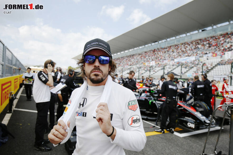 Foto zur News: Zugegeben, Fernando Alonsos Team-Funk-Ausbrüche beim Grand Prix von Japan waren für die McLaren-Honda-Beteiligten bestimmt alles andere als lustig. Für die Zuschauer hatte es aber auch Unterhaltungswert, als der Spanier schimpfte: &quot;Ich werde auf der Geraden wie ein GP2-Auto überholt! Das ist peinlich, sehr peinlich&quot; Es war auch nicht das erste Mal in dieser Saison, dass den TV-Zuschauer Funk-Leckerbissen des zweimaligen Weltmeisters präsentiert wurden. Beim Rennen in Kanada schimpfte er nach der Aufforderung, Sprit zu sparen: &quot;Ich will nicht! Ich hab schon jetzt genug Probleme und wirke wie ein Amateur.&quot; Und während des Trainings in Barcelona mochte er dem Team nicht ganz glauben, als dieses ihm mitteilte, es gäbe laut den Daten kein Problem mit dem ERS: &quot;Vielleicht habt ihr einen Virus in eurem Computer, denn hier lädt sich nichts auf.&quot; Über die Jahre der öffentlichen Funk-Übertragungen haben sich derweil schon einige Komödianten gezeigt...