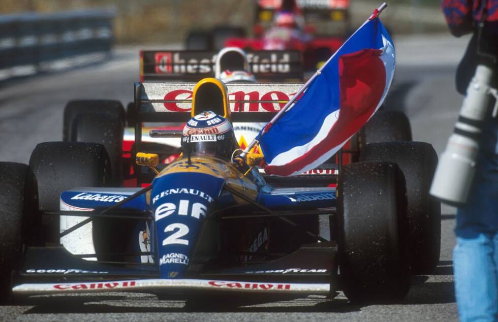 Foto zur News: Auch ohne Mansell geht der Formel-1-WM-Titel 1993 an Williams-Renault. Im Cockpit sitzt der ehemalige Renault-Werksfahrer Alain Prost, der nach einem Jahr Formel-1-Pause für ein Jahr zurückkehrt. Am Saisonende beendet &quot;der Professor&quot; seine aktive Grand-Prix-Karriere endgültig - als Weltmeister.