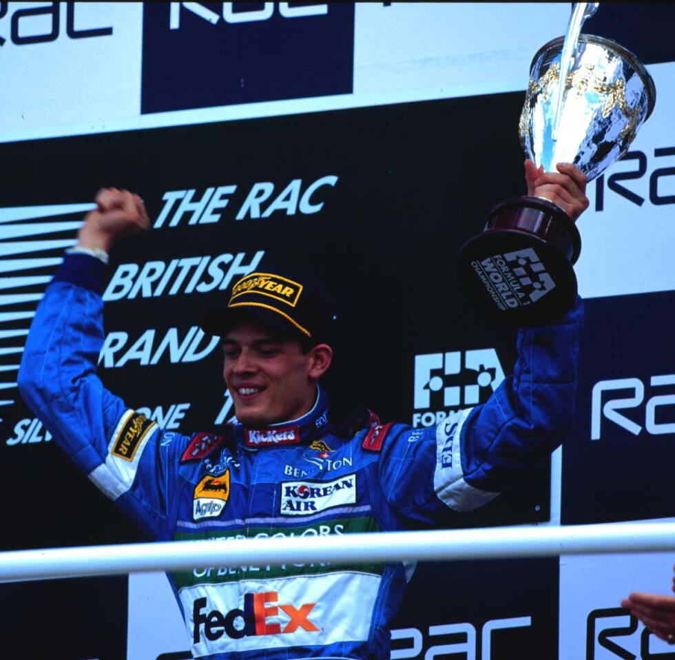 Foto zur News: ...im Sturm! Im erst dritten Grand Prix seiner Karriere wird er hinter Jacques Villeneuve und Jean Alesi Dritter und fährt seinen ersten Podestplatz ein. Der Höhenflug...