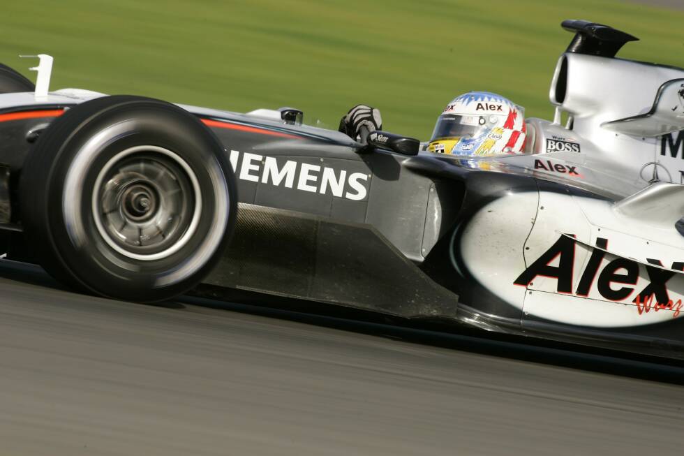 Foto zur News: Schrecksekunden: 2005 übersteht er in Le Castellet den schwersten Unfall seiner Karriere, als beim McLaren ein Michelin-Reifen platzt. Wurz donnert mit 300 km/h in die Leitplanken und sorgt für einen Rekord: Bei keinem Formel-1-Crash, den der Fahrer unverletzt überstand, war die Einschlag-Geschwindigkeit so hoch. Im selben Jahr hat das Warten auf ein Renn-Comeback...