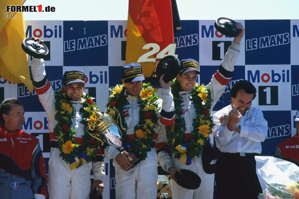 ...die 24 Stunden von Le Mans gewinnt! Und sich so mit 22 Jahren bis heute zum jüngsten Sieger des Klassikers an der Sarthe krönt. Auch in der Formel 1... Foto zur News: ...die 24 Stunden von Le Mans gewinnt! Und sich so mit 22 Jahren bis heute zum jüngsten Sieger des Klassikers an der Sarthe krönt. Auch in der Formel 1...