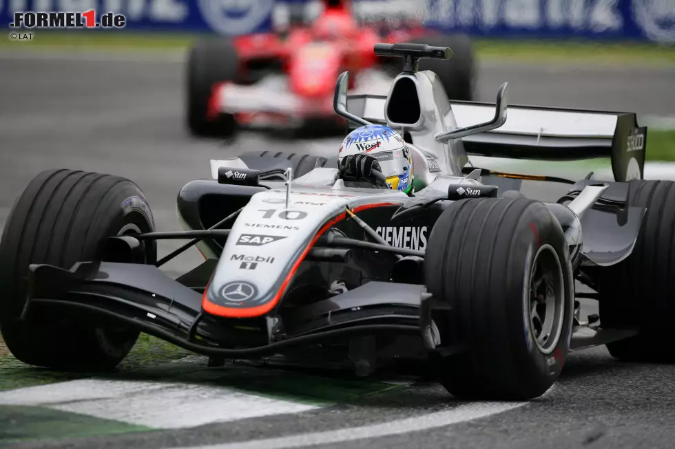 ...ein Ende: Weil sich Stammfahrer Juan Pablo Montoya beim Tennis (so zumindest die offizielle Version) die Schulter verletzt, darf Wurz in San Marino in den McLaren klettern. Er schlägt sich hervorragend und wird nach vier Jahren Rennpause auf Anhieb Dritter. Weil er bei McLaren langfristig keine Perspektive sieht, wechselt er... Foto zur News: ...ein Ende: Weil sich Stammfahrer Juan Pablo Montoya beim Tennis (so zumindest die offizielle Version) die Schulter verletzt, darf Wurz in San Marino in den McLaren klettern. Er schlägt sich hervorragend und wird nach vier Jahren Rennpause auf Anhieb Dritter. Weil er bei McLaren langfristig keine Perspektive sieht, wechselt er...