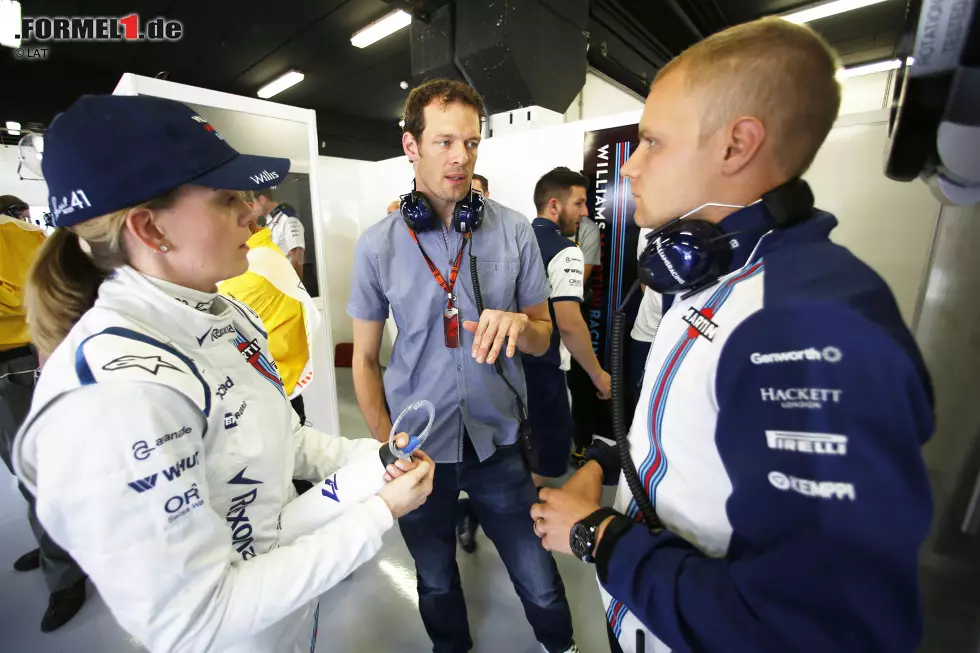 ...Alex Wurz aus dem Motorsport auch weiterhin nicht wegzudenken: Bei Williams fungiert er im Hintergrund mit seinen hervorragenden Kontakten als Headhunter, zudem ist er seit Ende 2014 Präsident der Fahrergewerkschaft GPDA. Beim österreichischen Publikum punktet er zudem als kompetenter Formel-1-Co-Kommentator im ORF. Foto zur News: ...Alex Wurz aus dem Motorsport auch weiterhin nicht wegzudenken: Bei Williams fungiert er im Hintergrund mit seinen hervorragenden Kontakten als Headhunter, zudem ist er seit Ende 2014 Präsident der Fahrergewerkschaft GPDA. Beim österreichischen Publikum punktet er zudem als kompetenter Formel-1-Co-Kommentator im ORF.