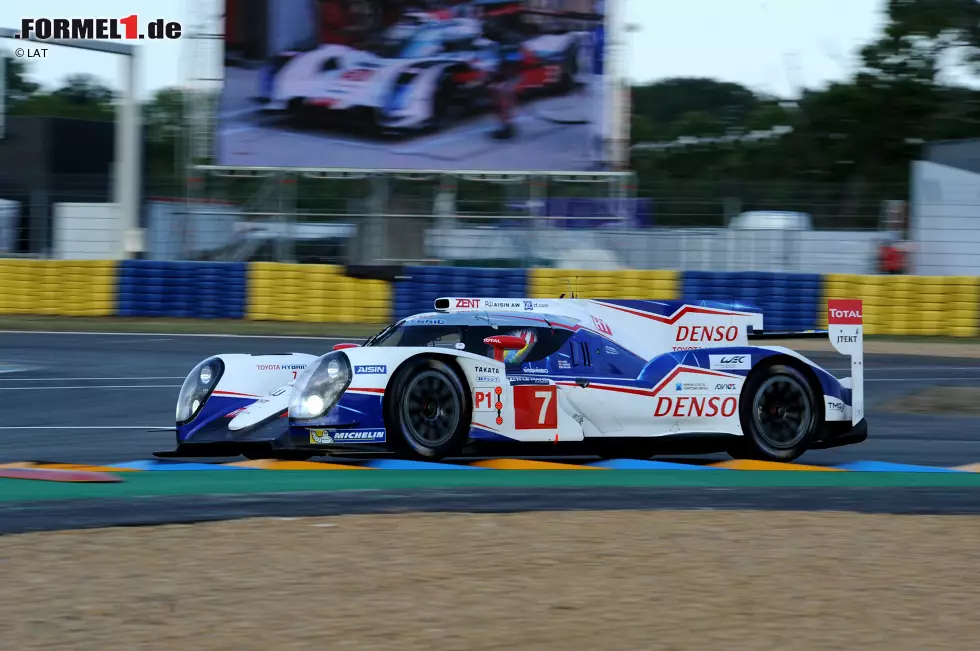 ...2014 läuft in Le Mans für Wurz alles perfekt: Von der Pole-Position gestartet, baut der Österreicher seinen Vorsprung bis eine Runde aus und rast als klarer Favorit... Foto zur News: ...2014 läuft in Le Mans für Wurz alles perfekt: Von der Pole-Position gestartet, baut der Österreicher seinen Vorsprung bis eine Runde aus und rast als klarer Favorit...
