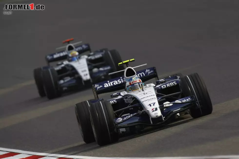 ... mit einem Stammcockpit an der Seite von Nico Rosberg belohnt. Das Comeback nach sechs Jahren Pause wird aber für Wurz zum Kraftakt. Vor allem im Qualifying hat er mit seinem schnellen Teamkollegen und mit den Reifen seine Mühe, in Kanada gelingt ihm aber... Foto zur News: ... mit einem Stammcockpit an der Seite von Nico Rosberg belohnt. Das Comeback nach sechs Jahren Pause wird aber für Wurz zum Kraftakt. Vor allem im Qualifying hat er mit seinem schnellen Teamkollegen und mit den Reifen seine Mühe, in Kanada gelingt ihm aber...