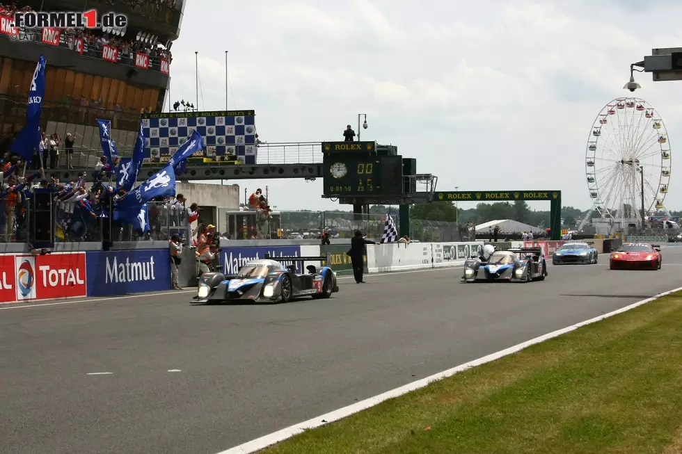 ...Erfolg: Denn Wurz, Marc Gene und David Brabham gelingt es, nach neun Jahren die Dominanz von Audi an der Sarthe zu brechen und den 24-Stunden-Klassiker für Peugeot zu gewinnen. Es ist Wurz'... Foto zur News: ...Erfolg: Denn Wurz, Marc Gene und David Brabham gelingt es, nach neun Jahren die Dominanz von Audi an der Sarthe zu brechen und den 24-Stunden-Klassiker für Peugeot zu gewinnen. Es ist Wurz'...