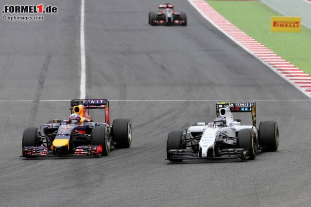 Foto zur News: Daniel Ricciardo (Red Bull): "Es macht Spaß zu fahren. Die ersten beiden Sektoren haben einen wirklich guten Fluss, was ziemlich cool ist. Im letzten Sektor geht es ein wenig mehr um das Reifenmanagement auf dem modernen Layout, aber der Rest ist aufregend. Im Rennen ist DRS ein großer Pluspunkt. Weil jeder die Strecke und das Setup gut kannte, waren die Rennen in der Vergangenheit ein wenig fad. Aber mit DRS bekommt man jetzt keine langweiligen Rennen mehr."