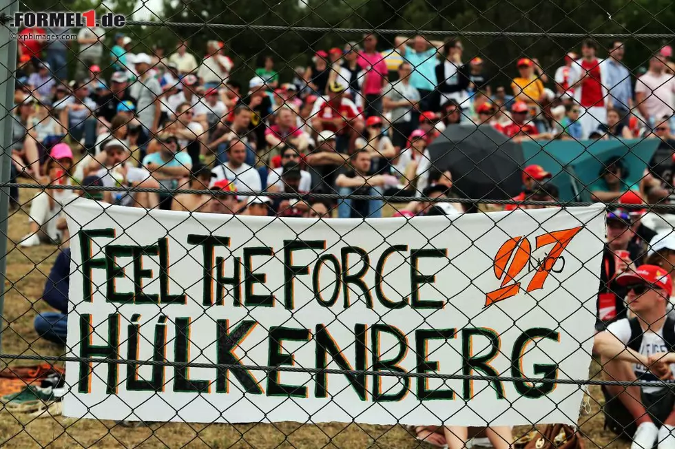 Nico Hülkenberg (Force India): "Wir kennen Barcelona alle ziemlich gut. Man muss sich überlegen, wie man eine Runde angeht, weil es wichtig ist, auf die Reifen zu achten. Wenn man sie im ersten Sektor zu hart rannimmt, dann bezahlt man im letzten Sektor den Preis dafür, von daher ist die richtige Balance der Schlüssel. Die ersten beiden Sektoren sind die schnellsten Sektionen der Strecke, während der letzte Abschnitt technischer und langsamer ist. Im Großen und Ganzen gibt es einen guten Mix an Kurven, was es zu einem sehr interessanten Kurs macht." Foto zur News: Nico Hülkenberg (Force India): "Wir kennen Barcelona alle ziemlich gut. Man muss sich überlegen, wie man eine Runde angeht, weil es wichtig ist, auf die Reifen zu achten. Wenn man sie im ersten Sektor zu hart rannimmt, dann bezahlt man im letzten Sektor den Preis dafür, von daher ist die richtige Balance der Schlüssel. Die ersten beiden Sektoren sind die schnellsten Sektionen der Strecke, während der letzte Abschnitt technischer und langsamer ist. Im Großen und Ganzen gibt es einen guten Mix an Kurven, was es zu einem sehr interessanten Kurs macht."