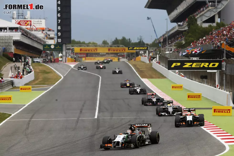 Nico Hülkenberg (Force India): "Überholen war hier immer schwierig, selbst mit der Einführung der langsamen Schikane am Ende der Runde. Die letzte Kurve ist dennoch noch ziemlich schnell, und es ist schwierig, nah an einem anderen Auto dranzubleiben. Man muss lupfen, um nicht zu weit rauszukommen, was einem normalerweise die Chance auf ein Überholmanöver in Kurve 1 nimmt." Foto zur News: Nico Hülkenberg (Force India): "Überholen war hier immer schwierig, selbst mit der Einführung der langsamen Schikane am Ende der Runde. Die letzte Kurve ist dennoch noch ziemlich schnell, und es ist schwierig, nah an einem anderen Auto dranzubleiben. Man muss lupfen, um nicht zu weit rauszukommen, was einem normalerweise die Chance auf ein Überholmanöver in Kurve 1 nimmt."