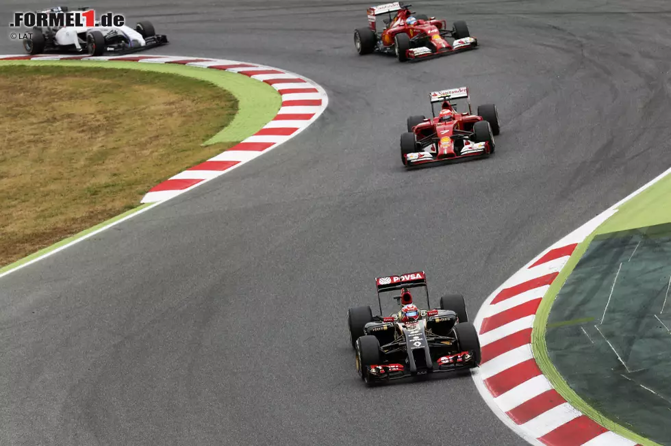 Romain Grosjean (Lotus): "Ich mag besonders den ersten Abschnitt auf diesem Kurs. Er ist schnell, und man bekommt viel Grip vom Auto, da man spüren kann, wie stark einen der Anpressdruck auf den Boden presst. Vom letzten Abschnitt bin ich weniger Fan, weil er sehr verwinkelt ist. Aber dort kann man die meiste Zeit gutmachen, von daher ist es wichtig, ihn richtig hinzubekommen." Foto zur News: Romain Grosjean (Lotus): "Ich mag besonders den ersten Abschnitt auf diesem Kurs. Er ist schnell, und man bekommt viel Grip vom Auto, da man spüren kann, wie stark einen der Anpressdruck auf den Boden presst. Vom letzten Abschnitt bin ich weniger Fan, weil er sehr verwinkelt ist. Aber dort kann man die meiste Zeit gutmachen, von daher ist es wichtig, ihn richtig hinzubekommen."