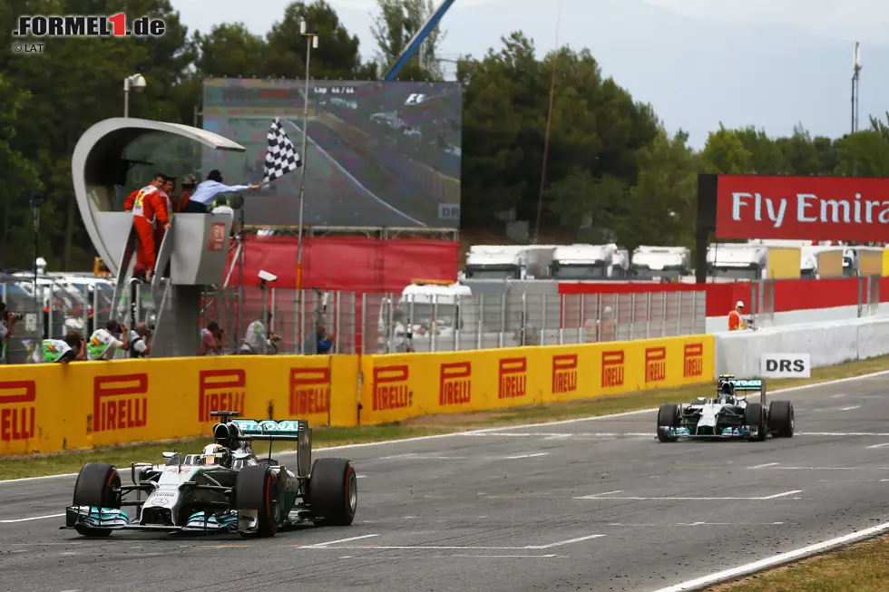 Nico Rosberg (Mercedes): "Der Kurs selbst stellt an alle Elemente des Autos hohe Ansprüche, allen voran die Aerodynamik. Demnach wird es interessant sein, zu sehen, wie sich die Teams seit dem letzten Test hier im Winter weiterentwickelt haben." Foto zur News: Nico Rosberg (Mercedes): "Der Kurs selbst stellt an alle Elemente des Autos hohe Ansprüche, allen voran die Aerodynamik. Demnach wird es interessant sein, zu sehen, wie sich die Teams seit dem letzten Test hier im Winter weiterentwickelt haben."