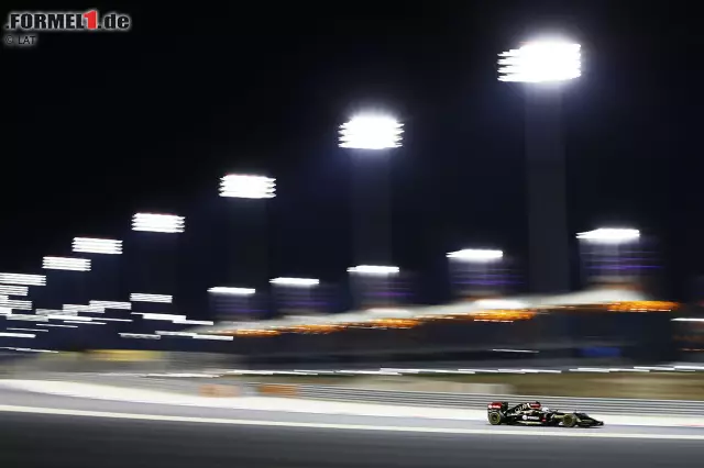 Foto zur News: Romain Grosjean (Lotus): "Nachtrennen bedeutet, dass wir spät starten, und der spätere Zeitplan bedeutet ein größeres Zeitfenster für Schlaf, was immer willkommen ist. Die hohen Tagestemperaturen mit viel Sonne haben den Reifenverschleiß begünstigt, doch in der Nacht sind die Temperaturen niedriger, was Einfluss auf den Reifengrip und den Verschleiß hat. Vergangenes Mal war es optisch gesehen ein spannender Event, und ich denke, dass die Leute es genießen, dieses Seherlebnis am Fernseher wie auch auf der Strecke mitzubekommen."