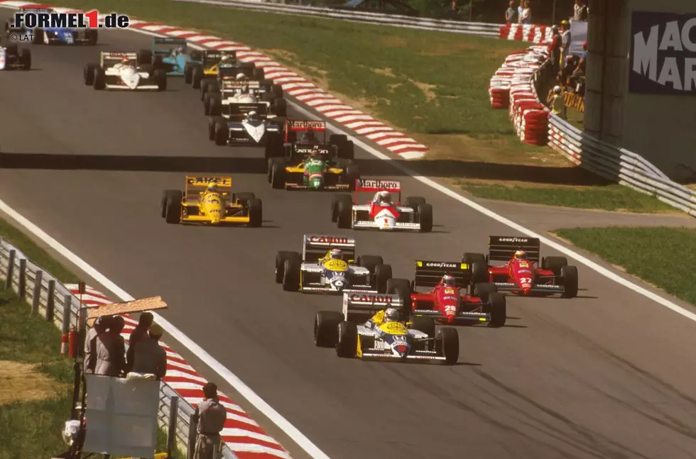 9. August 1987, Grand Prix von Ungarn auf dem Hungaroring: 76 Runden stehen auf dem winkligen Kurs vor den Toren von Budapest auf dem Programm. Nigel Mansell (Williams) liegt 70 Runden lang in Führung, als sich sechs Runden vor Schluss klar in Führung die rechte hintere Radmutter seines FW11B selbstständig macht. Der Brite schafft es nicht mehr zurück zur Box, weil das Malheur ausgangs der heute nicht mehr gefahrenen Schikane (im Bereich der heutigen Kurve 3) passiert. Mansells Teamkollege Nelson Piquet sagt Danke und holt sich den Sieg. Foto zur News: 9. August 1987, Grand Prix von Ungarn auf dem Hungaroring: 76 Runden stehen auf dem winkligen Kurs vor den Toren von Budapest auf dem Programm. Nigel Mansell (Williams) liegt 70 Runden lang in Führung, als sich sechs Runden vor Schluss klar in Führung die rechte hintere Radmutter seines FW11B selbstständig macht. Der Brite schafft es nicht mehr zurück zur Box, weil das Malheur ausgangs der heute nicht mehr gefahrenen Schikane (im Bereich der heutigen Kurve 3) passiert. Mansells Teamkollege Nelson Piquet sagt Danke und holt sich den Sieg.