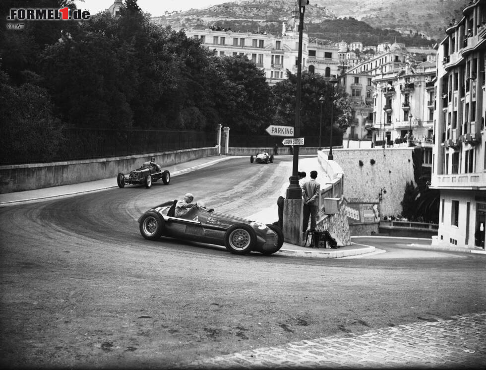 Mit dem Grand Prix von Monaco 1950 beginnt die Erfolgsgeschichte von Juan Manuel Fangio in der Formel 1. Gleich im zweiten Rennen der Geschichte gelingt dem Argentinier am Steuer eines Alfa Romeo der erste Sieg. Mit dem Grand Prix von Monaco 1950 beginnt die Erfolgsgeschichte von Juan Manuel Fangio in der Formel 1. Gleich im zweiten Rennen der Geschichte gelingt dem Argentinier am Steuer eines Alfa Romeo der erste Sieg.