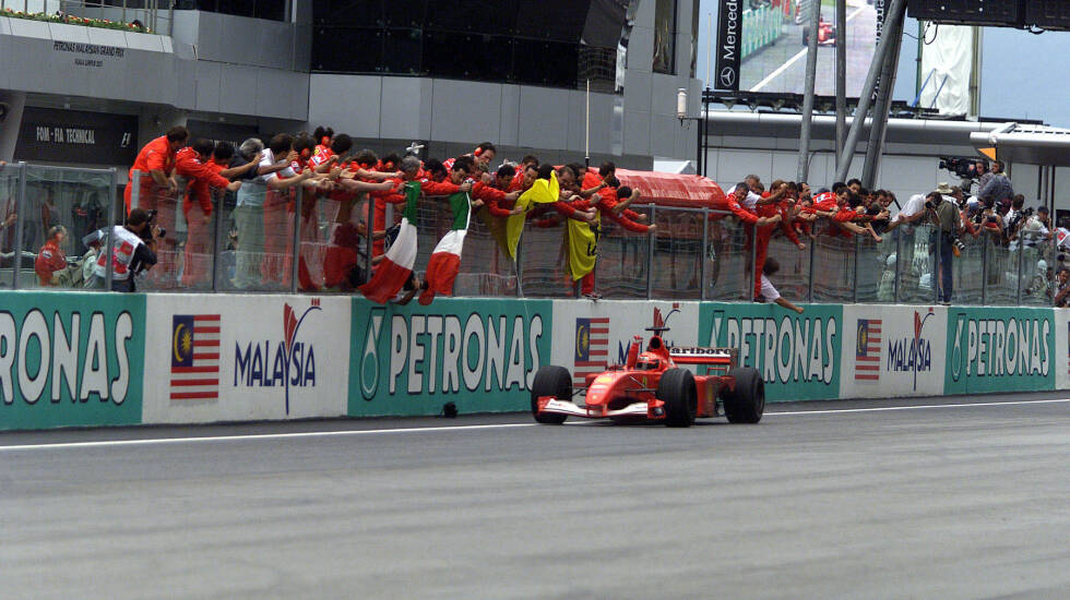 Foto zur News: Neun verschiedene Fahrer haben bisher den Grand Prix von Malaysia gewonnen. Vier davon waren mehrmals erfolgreich. Drei Fahrer - Michael Schumacher, Fernando Alonso und Sebastian Vettel - gewann das Rennen drei Mal, während Kimi Räikkönen zwei Siege gelangen.