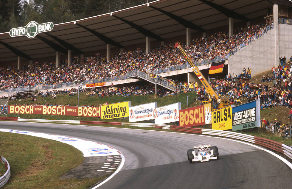 Foto zur News: Platz 8 - Shadow: 112 Mal trat das britische Team in den 1970er-Jahren in der Formel 1 an, meist mit überschaubarem Erfolg. Doch 1977 schlug am Österreichring die große Stunde des Teams. Für Alan Jones sollte der Sieg der Durchbruch seiner Grand-Prix-Karriere sein, die 1980 mit dem WM-Titel gekrönt wurde. Shadow versank schnell wieder in der Bedeutungslosigkeit und zog sich Ende 1980 aus der Formel 1 zurück.