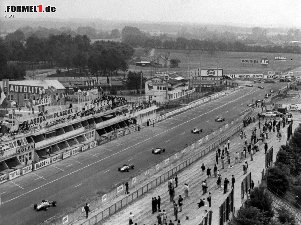 Foto zur News: Platz 9 - Le Mans: Die Formel 1 in Le Mans? Das gab es! 1967 fand dort der Grand Prix von Frankreich statt, allerdings nicht auf dem über 13 Kilometer langen Kurs der 24 Stunden, sondern auf der unspektakulären Kurzanbindung. Das sorgte bei den Piloten nicht gerade für Begeisterungsstürme. Im Jahr darauf zog das Rennen nach Rouen um.