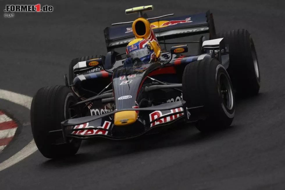 #5 Mark Webber (Red Bull): Sebastian Vettel holte mit Red Bull zwar vier WM-Titel, Rekordpilot der Bullen ist allerdings sein einstiger Intimfeind Mark Webber. Der Australier fuhr sogar ein Jahr länger als Vettel für Red Bull, den Fahrertitel gewann er zwischen 2007 und 2013 allerdings nie. Anschließend hatte Webber genug von der Formel 1, er beendete seine Karriere in der Königsklasse und sucht sein Glück seitdem in der WEC. Foto zur News: #5 Mark Webber (Red Bull): Sebastian Vettel holte mit Red Bull zwar vier WM-Titel, Rekordpilot der Bullen ist allerdings sein einstiger Intimfeind Mark Webber. Der Australier fuhr sogar ein Jahr länger als Vettel für Red Bull, den Fahrertitel gewann er zwischen 2007 und 2013 allerdings nie. Anschließend hatte Webber genug von der Formel 1, er beendete seine Karriere in der Königsklasse und sucht sein Glück seitdem in der WEC.