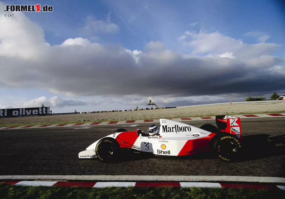 #4 Mika Häkkinen (McLaren): Der "fliegende Finne" kam Ende der Saison 1993 an der Seite von Ayrton Senna zu seinen ersten Einsätzen für McLaren. Damals ahnte noch niemand, dass Häkkinen in den folgenden neun Jahren sogar den legendären Brasilianer in Sachen Starts überflügeln würde. Bis zu seinem Karriereende im Jahr 2001 bleib Häkkinen McLaren treu und wurde in dieser Zeit sogar zweimal Weltmeister. Foto zur News: #4 Mika Häkkinen (McLaren): Der "fliegende Finne" kam Ende der Saison 1993 an der Seite von Ayrton Senna zu seinen ersten Einsätzen für McLaren. Damals ahnte noch niemand, dass Häkkinen in den folgenden neun Jahren sogar den legendären Brasilianer in Sachen Starts überflügeln würde. Bis zu seinem Karriereende im Jahr 2001 bleib Häkkinen McLaren treu und wurde in dieser Zeit sogar zweimal Weltmeister.
