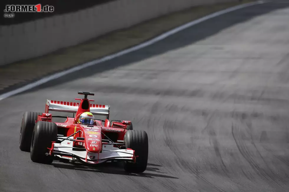 #3 Felipe Massa (Ferrari): Er kam als potenzieller Nachfolger von Michael Schumacher und ging als Wasserträger von Fernando Alonso: Felipe Massa absolvierte 2006 an der Seite von "Schumi" seine ersten Ferrari-Starts, konnte allerdings nie an die Erfolge des Deutschen anknüpfen. 2008 verpasste er den Titel noch hauchdünn, ab 2010 war er dann nur noch der Edelhelfer von Alonso. 2014 zog es ihn nach acht Jahren bei der Scuderia weiter zu Williams. Foto zur News: #3 Felipe Massa (Ferrari): Er kam als potenzieller Nachfolger von Michael Schumacher und ging als Wasserträger von Fernando Alonso: Felipe Massa absolvierte 2006 an der Seite von "Schumi" seine ersten Ferrari-Starts, konnte allerdings nie an die Erfolge des Deutschen anknüpfen. 2008 verpasste er den Titel noch hauchdünn, ab 2010 war er dann nur noch der Edelhelfer von Alonso. 2014 zog es ihn nach acht Jahren bei der Scuderia weiter zu Williams.