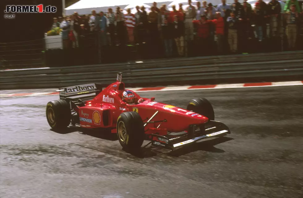 #1 Michael Schumacher (Ferrari): Der treueste Formel-1-Pilot aller Zeiten ist gleichzeitig auch der erfolgreichste: Michael Schumacher sammelte bei Jordan und Benetton erste Formel-1-Erfahrungen - und Titel - und wagte 1996 den Schritt zur Scuderia. Bis zu seinem ersten Formel-1-Rücktritt Ende 2006 holte Schumacher in elf Ferrari-Jahren bei 179 Starts 72 Siege und fünf WM-Titel - Einsame Spitze! Foto zur News: #1 Michael Schumacher (Ferrari): Der treueste Formel-1-Pilot aller Zeiten ist gleichzeitig auch der erfolgreichste: Michael Schumacher sammelte bei Jordan und Benetton erste Formel-1-Erfahrungen - und Titel - und wagte 1996 den Schritt zur Scuderia. Bis zu seinem ersten Formel-1-Rücktritt Ende 2006 holte Schumacher in elf Ferrari-Jahren bei 179 Starts 72 Siege und fünf WM-Titel - Einsame Spitze!