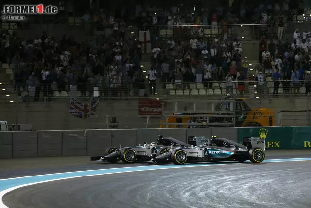 "Kann ich Donuts machen?", fragt Rosberg in der Auslaufrunde. "Uns wäre lieber, wenn du das Benzin sparst", antwortet sein Renningenieur Tony Ross. Rosberg: "Sagt mir einfach, ob ich darf oder nicht." Antwort: "Okay, ein Donut, Nico!" Die Formel 1 war schon mal weniger bürokratisch. Randnotiz: Beim Jubeln fahren sich die beiden Mercedes-Stars beinahe gegenseitig ins Auto. Foto zur News: "Kann ich Donuts machen?", fragt Rosberg in der Auslaufrunde. "Uns wäre lieber, wenn du das Benzin sparst", antwortet sein Renningenieur Tony Ross. Rosberg: "Sagt mir einfach, ob ich darf oder nicht." Antwort: "Okay, ein Donut, Nico!" Die Formel 1 war schon mal weniger bürokratisch. Randnotiz: Beim Jubeln fahren sich die beiden Mercedes-Stars beinahe gegenseitig ins Auto.