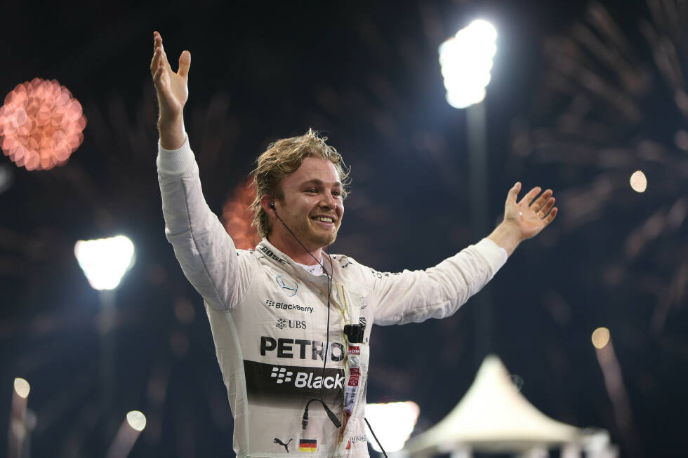Foto zur News: Der erste Hattrick und der insgesamt 14. Grand-Prix-Sieg seiner Karriere: Auf den Tag genau 40 Jahre nach dessen Tod (Hubschrauberabsturz) zieht Nico Rosberg in der ewigen Bestenliste mit dem zweimaligen Weltmeister Graham Hill gleich. Aber nach dem Rennen stichelt Mercedes-Teamkollege Lewis Hamilton: &quot;Weltmeister zu sein klingt viel besser, als das Rennen zu gewinnen.&quot;