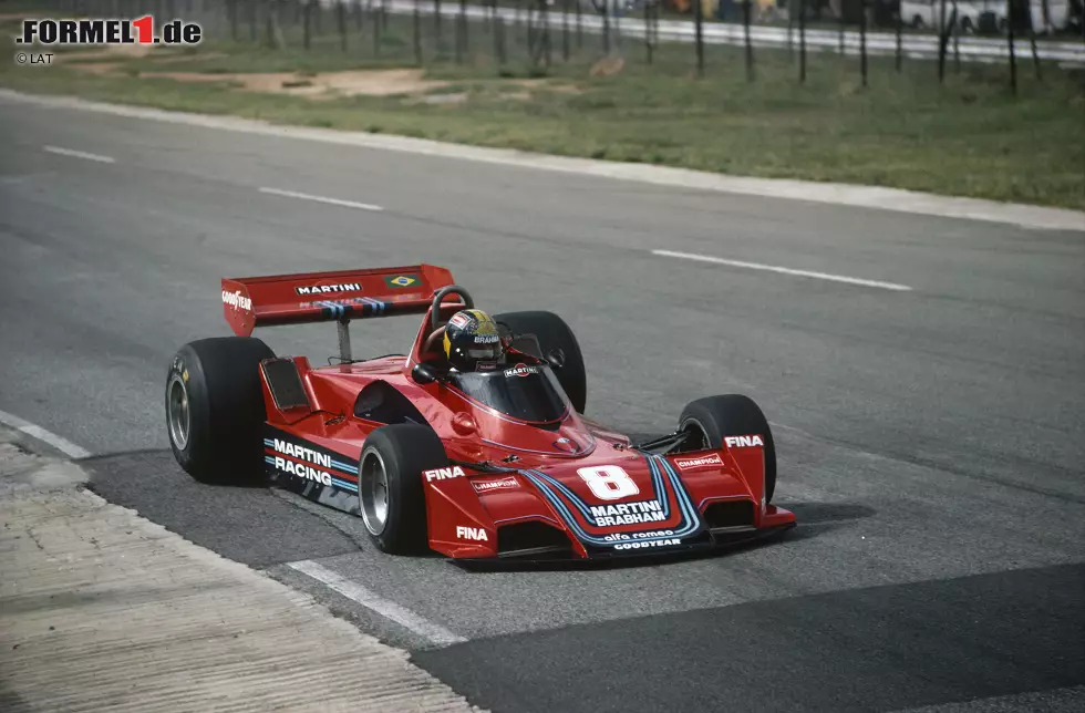 1976: Zum erneuten Comeback fährt Alfa Romeo große Geschütze auf: In Kooperation mit dem Brabham-Team wird ein neuer 12-Zylinder-Boxermotor nach dem Vorbild Ferraris eingesetzt. Das Problem ist der hohe Spritverbrauch, wodurch bis zu vier Tanks nötig wurden. Die Leistungsausbeute ist jedoch gut.
Beste Platzierung: 4. Foto zur News: 1976: Zum erneuten Comeback fährt Alfa Romeo große Geschütze auf: In Kooperation mit dem Brabham-Team wird ein neuer 12-Zylinder-Boxermotor nach dem Vorbild Ferraris eingesetzt. Das Problem ist der hohe Spritverbrauch, wodurch bis zu vier Tanks nötig wurden. Die Leistungsausbeute ist jedoch gut.
Beste Platzierung: 4.