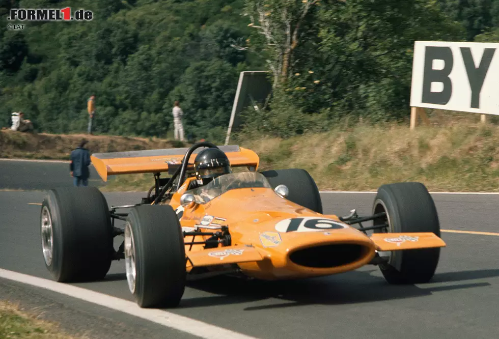 Erst 19 Jahre später kehrt Alfa Romeo zurück - als Motorenlieferant für McLaren. Gegen die Cosworth-befeuerten M7 ist Andrea de Adamich mit dem Alfa-V8 jedoch chancenlos. Nur bei zwei von zehn Versuchen gelingt ihm die Qualifikation.
Beste Platzierung: 8. Foto zur News: Erst 19 Jahre später kehrt Alfa Romeo zurück - als Motorenlieferant für McLaren. Gegen die Cosworth-befeuerten M7 ist Andrea de Adamich mit dem Alfa-V8 jedoch chancenlos. Nur bei zwei von zehn Versuchen gelingt ihm die Qualifikation.
Beste Platzierung: 8.
