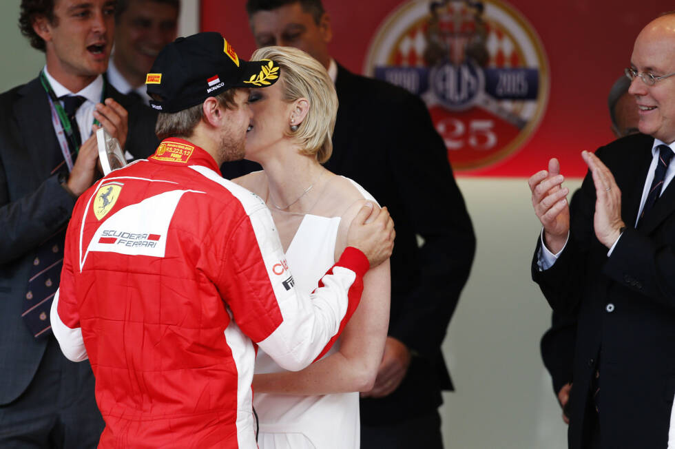 Foto zur News: Als Niki Lauda Fürstin Gracia Patricia die Hand geküsst hat, sorgte das noch für Riesenaufsehen. Inzwischen macht niemand mehr einen Mucks, wenn Sebastian Vettel Charlene ein Wangenküsschen gibt. Geht es nach dem Applaus von Fürst Albert, dann scheint der Ferrari-Star das Küssen genauso gut zu beherrschen wie das Rennfahren.