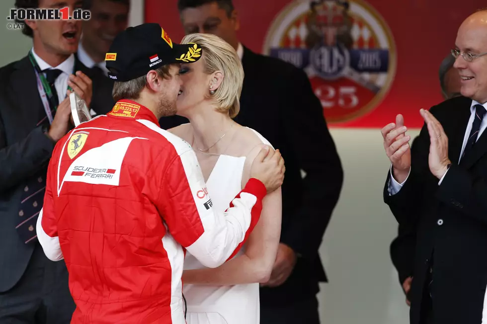 Als Niki Lauda Fürstin Gracia Patricia die Hand geküsst hat, sorgte das noch für Riesenaufsehen. Inzwischen macht niemand mehr einen Mucks, wenn Sebastian Vettel Charlene ein Wangenküsschen gibt. Geht es nach dem Applaus von Fürst Albert, dann scheint der Ferrari-Star das Küssen genauso gut zu beherrschen wie das Rennfahren. Foto zur News: Als Niki Lauda Fürstin Gracia Patricia die Hand geküsst hat, sorgte das noch für Riesenaufsehen. Inzwischen macht niemand mehr einen Mucks, wenn Sebastian Vettel Charlene ein Wangenküsschen gibt. Geht es nach dem Applaus von Fürst Albert, dann scheint der Ferrari-Star das Küssen genauso gut zu beherrschen wie das Rennfahren.