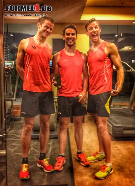 Jenson Button denkt ernsthaft darüber nach, am Saisonende seine Karriere zu beenden. Trotzdem hält er seinen Körper gut in Schuss, diesmal beim Joggen mit seinen Physios Mike Collier und Chris Buncombe. Foto zur News: Jenson Button denkt ernsthaft darüber nach, am Saisonende seine Karriere zu beenden. Trotzdem hält er seinen Körper gut in Schuss, diesmal beim Joggen mit seinen Physios Mike Collier und Chris Buncombe.