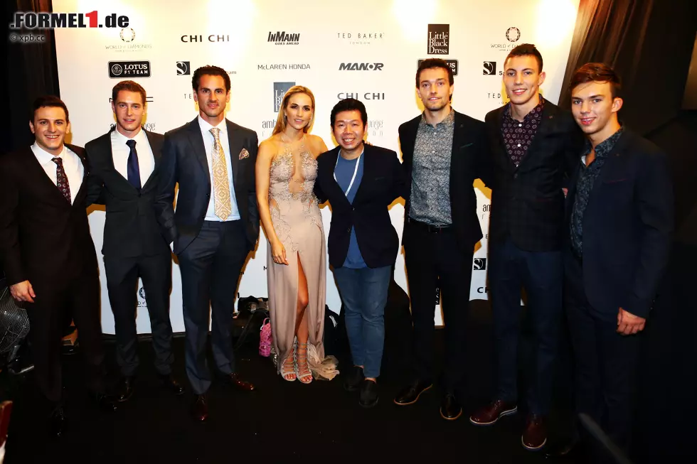 Die Ersatzfahrer machen Party! Von links nach rechts: Fabio Leimer (Manor-Marussia), Stoffel Vandoorne (McLaren), Adrian Sutil (Williams), Carmen Jorda (Lotus), Jolyon Palmer (Lotus), Raffaele Marciello (Sauber) und Pierre Gasly (Red Bull). Foto zur News: Die Ersatzfahrer machen Party! Von links nach rechts: Fabio Leimer (Manor-Marussia), Stoffel Vandoorne (McLaren), Adrian Sutil (Williams), Carmen Jorda (Lotus), Jolyon Palmer (Lotus), Raffaele Marciello (Sauber) und Pierre Gasly (Red Bull).