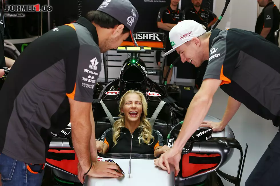 Oder meinte "Checo" am Ende gar den sympathischen Besuch in der Box? Die russische Leichtathletin Darja Klischina kann zwar über sieben Meter weit springen, hat aber keine Ahnung davon, wie ein Formel-1-Auto funktioniert. Erklärt man doch gern. Foto zur News: Oder meinte "Checo" am Ende gar den sympathischen Besuch in der Box? Die russische Leichtathletin Darja Klischina kann zwar über sieben Meter weit springen, hat aber keine Ahnung davon, wie ein Formel-1-Auto funktioniert. Erklärt man doch gern.