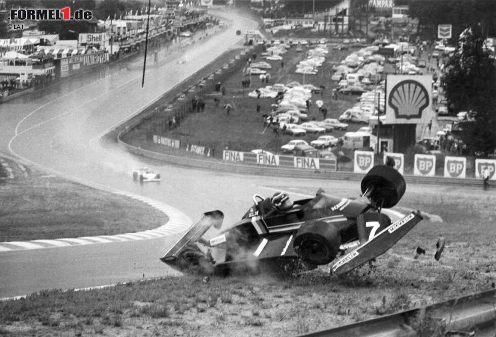 1980 gewinnt Stefan Bellof die deutsche Kart-Meisterschaft, anschließend überzeugt er in den Nachwuchsserien Formel Ford, Formel Super V und Formel 3. 1982 holt ihn Willy Maurer in sein Formel-2-Team. Bellof gewinnt auf Anhieb zwei Rennen. Auch im Folgejahr tritt er im von Gustav Brunner entworfenen Maurer-BMW in der Formel 2 an - und macht bei einem Unfall in Spa-Francorchamps mit jenen Barrieren erste Bekanntschaft, die ihn drei Jahre später das Leben kosten werden. 1980 gewinnt Stefan Bellof die deutsche Kart-Meisterschaft, anschließend überzeugt er in den Nachwuchsserien Formel Ford, Formel Super V und Formel 3. 1982 holt ihn Willy Maurer in sein Formel-2-Team. Bellof gewinnt auf Anhieb zwei Rennen. Auch im Folgejahr tritt er im von Gustav Brunner entworfenen Maurer-BMW in der Formel 2 an - und macht bei einem Unfall in Spa-Francorchamps mit jenen Barrieren erste Bekanntschaft, die ihn drei Jahre später das Leben kosten werden.