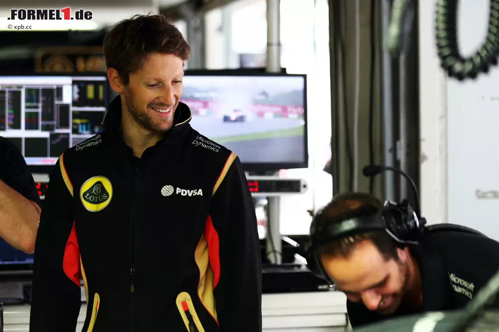 Aber für den Franzosen überwiegen die Tiefpunkte. Sichtlich genervt ist er davon, dass er insgesamt 13 Mal das erste Freie Training auslassen muss, um Paydriver Jolyon Palmer eine Ausbildung zum Grand-Prix-Piloten 2016 zu ermöglichen. Besonders bitter: Weil Lotus in Suzuka die Hospitality-Rechnung nicht bezahlen kann, darf er dort nicht einmal am bewirteten Frühstückstisch des Teams warten. Foto zur News: Aber für den Franzosen überwiegen die Tiefpunkte. Sichtlich genervt ist er davon, dass er insgesamt 13 Mal das erste Freie Training auslassen muss, um Paydriver Jolyon Palmer eine Ausbildung zum Grand-Prix-Piloten 2016 zu ermöglichen. Besonders bitter: Weil Lotus in Suzuka die Hospitality-Rechnung nicht bezahlen kann, darf er dort nicht einmal am bewirteten Frühstückstisch des Teams warten.